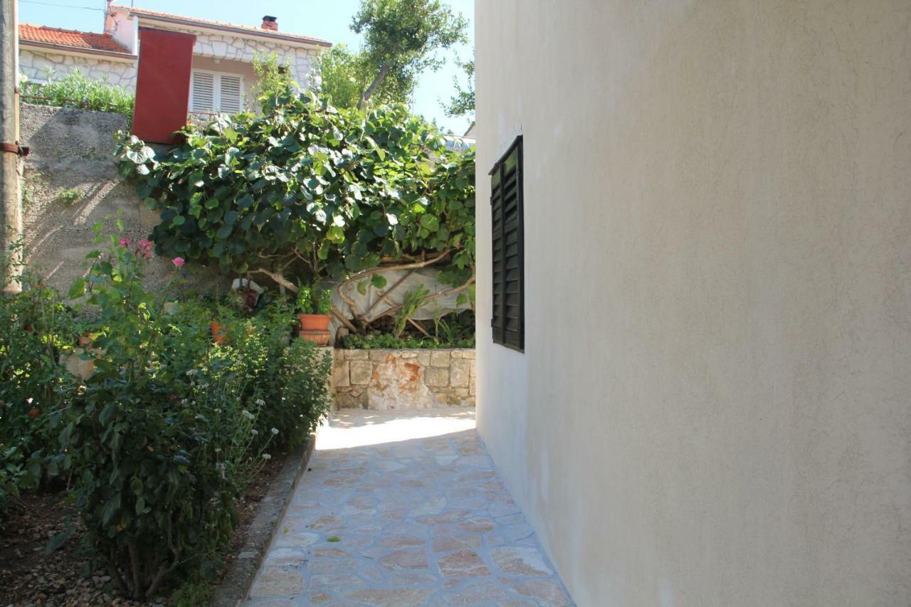 App Dujmovic Apartment Supetar Exterior photo